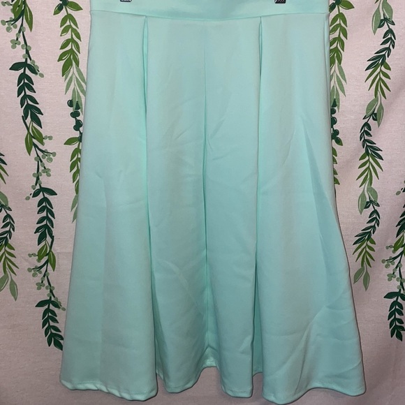 Size L KTOO Cutout Skirt D1 - Picture 4 of 5